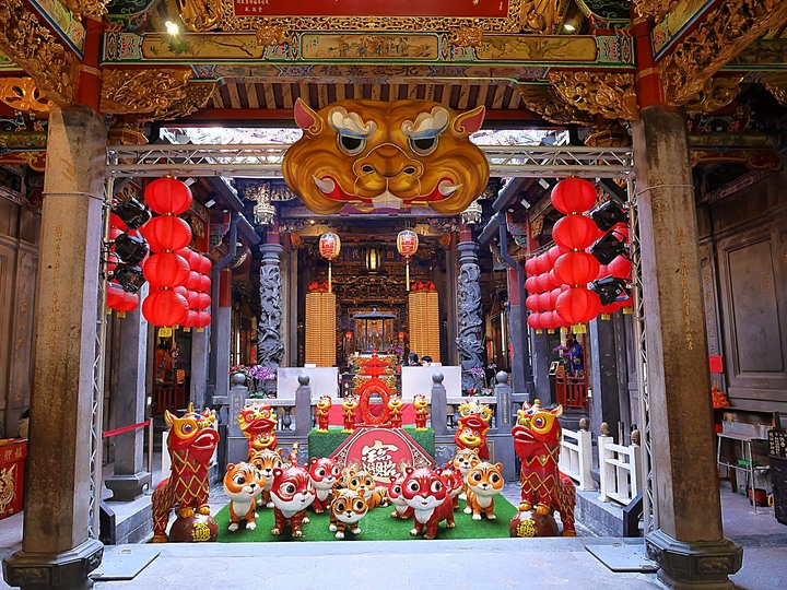 艋舺青山宮、朝北醫院、艋舺清水巖、萬華區史展示中心 — 艋舺市街散步之二
