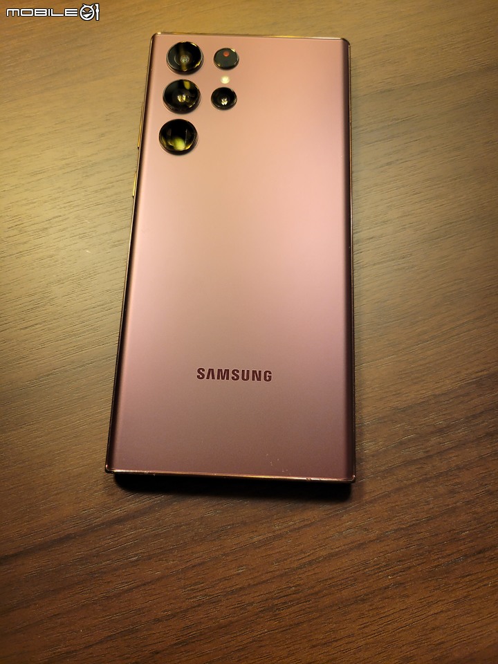 Samsung Galaxy S22 Ultra 夜幕紅開箱！實拍照片分享！