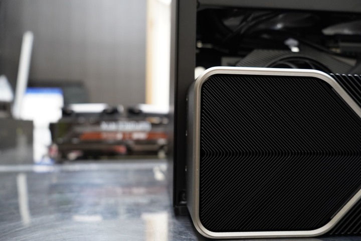 LIAN LI 聯力 A4-H2O 迷你 ITX 機殼 魔術大空間