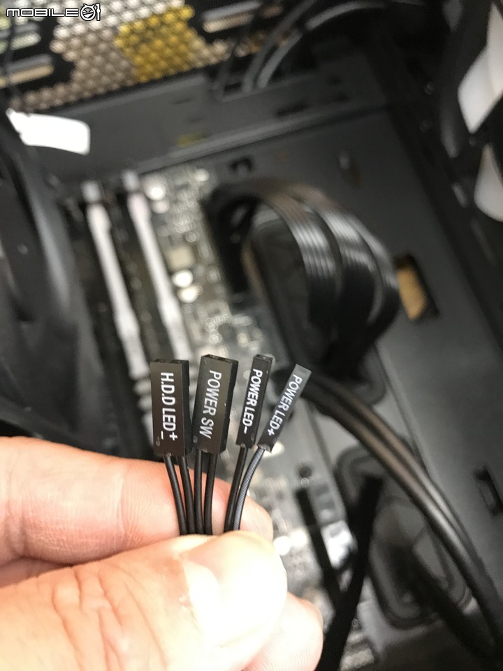 點我看大圖 技嘉Z690M AORUS ELITE DDR4 滿滿的Gen4SSD 3插槽 雞排主機板 簡單開箱