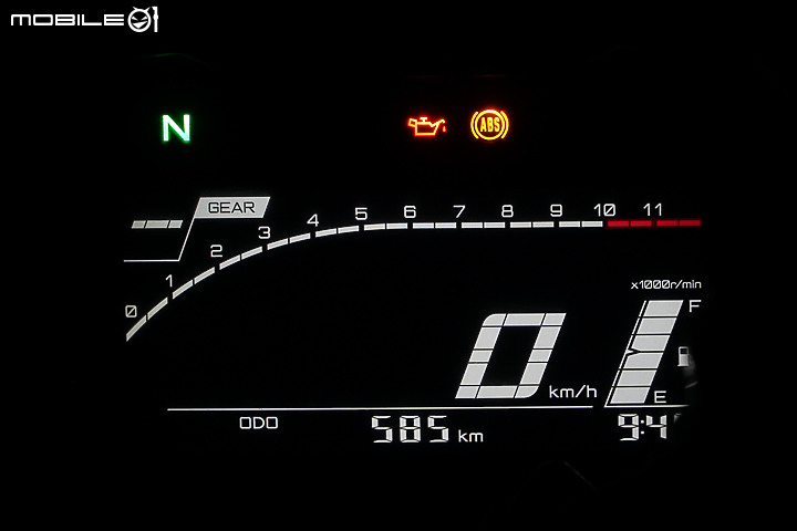 YAMAHA YZF-R7 試駕｜正統賽道騎乘設定 雙缸也能有樂趣