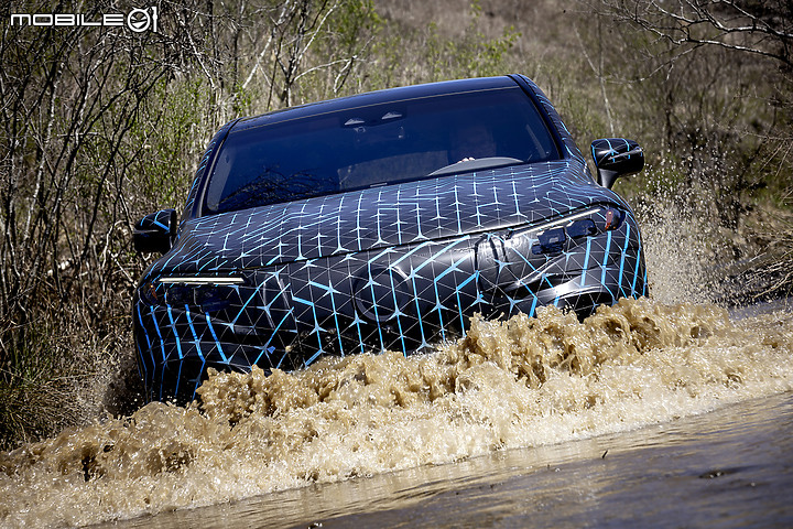 【海外新訊】Mercedes-Benz釋出EQS SUV最終測試照,預告4/19正式發表!
