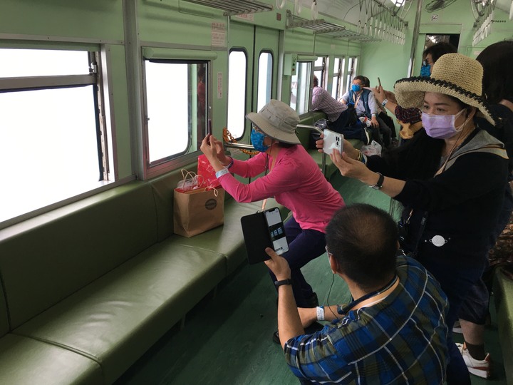 藍皮解憂號觀光列車(台東-枋寮)騎遊金崙