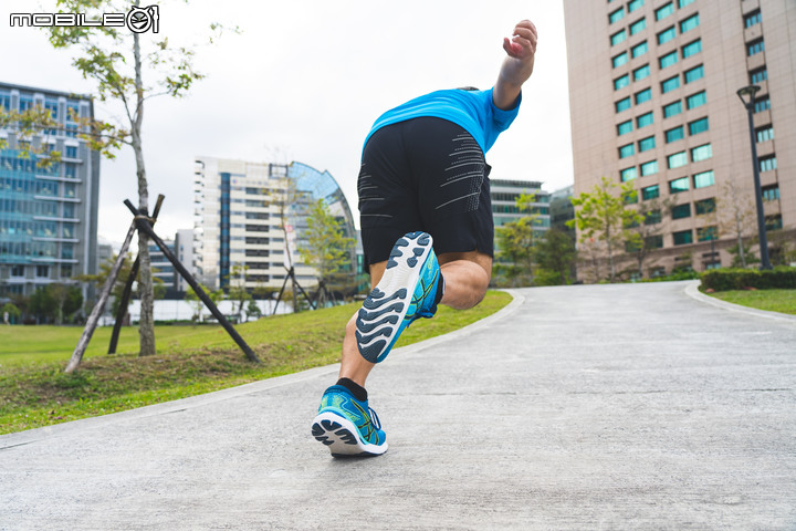 ASICS GEL-NIMBUS 24 評測報告|緩震回彈的奧義!