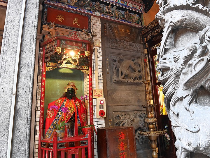 艋舺青山宮、朝北醫院、艋舺清水巖、萬華區史展示中心 — 艋舺市街散步之二