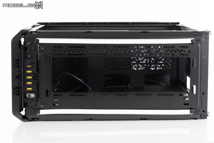 CORSAIR iCUE 5000T RGB 機殼開箱實裝 以滿滿燈效設計打造個人絢爛風格