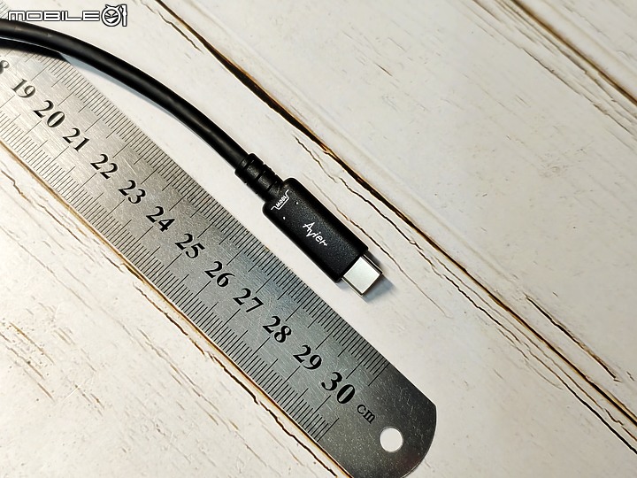 「 Mac配件 」Avier CLASSIC USB4 傳輸線開箱實測 – 高速傳輸、百瓦充電、還支援影像傳輸