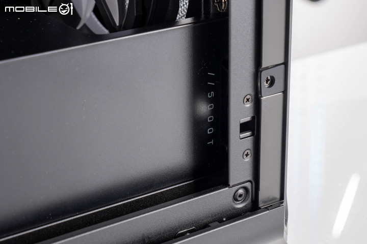 CORSAIR iCUE 5000T RGB 機殼開箱實裝 以滿滿燈效設計打造個人絢爛風格