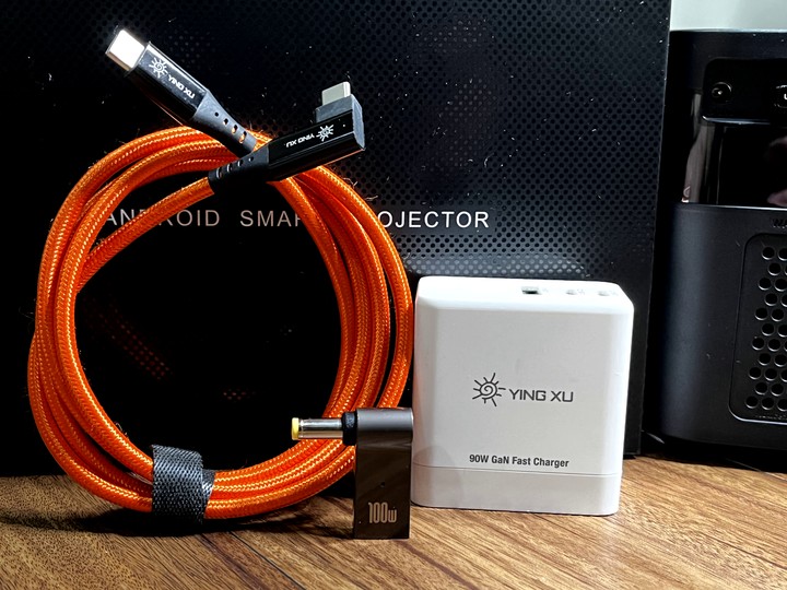 露營 & 追劇神器???－【WONDERMAX】SS5 音質系智慧型微投影機