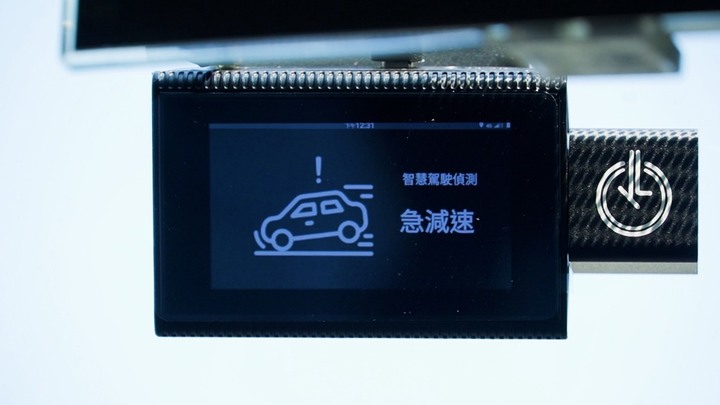 KARDI LiVE 車聯全時攝影機 哨兵模式、智慧駕駛偵測系統、完整圖資車輛定位、WDR夜視強化