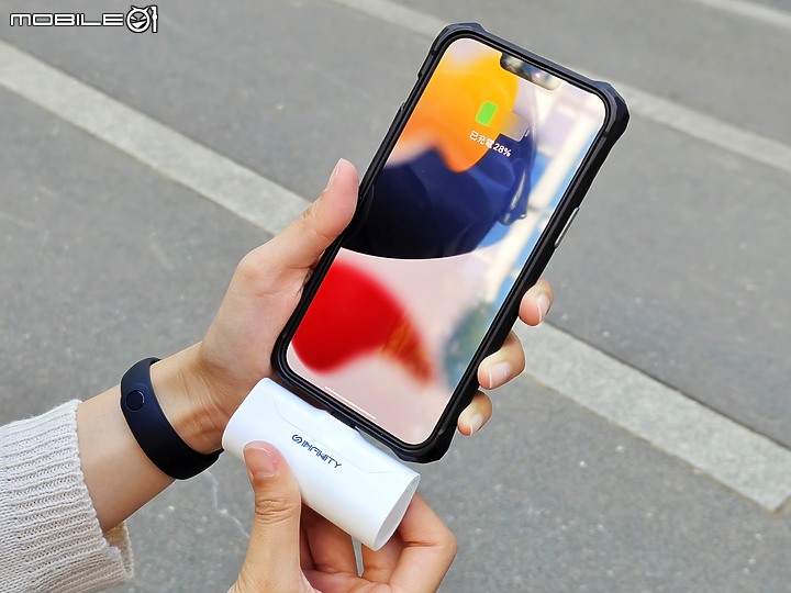 「 開箱 」iPhone專屬行動電源開箱 – infinity P60 迷你行動電源實測,出門從此無需帶線