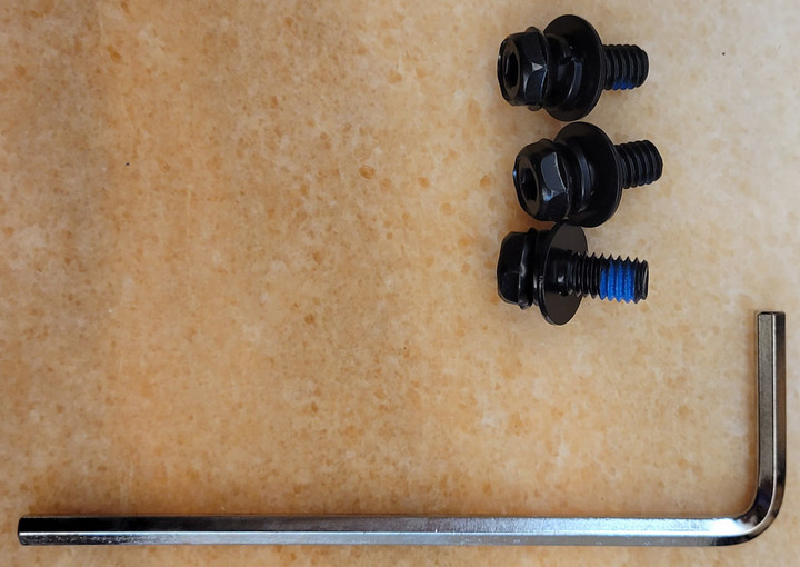 Thermaltake幻銀ARGENT E700真皮電競椅(風暴黑)開箱