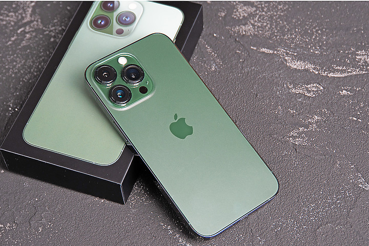 松嶺青iPhone 13 Pro + 新綠iPhone 13動眼看 很自然 彷彿聞到芬多精(吸氣~)