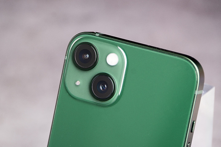 松嶺青iPhone 13 Pro + 新綠iPhone 13動眼看 很自然 彷彿聞到芬多精(吸氣~)