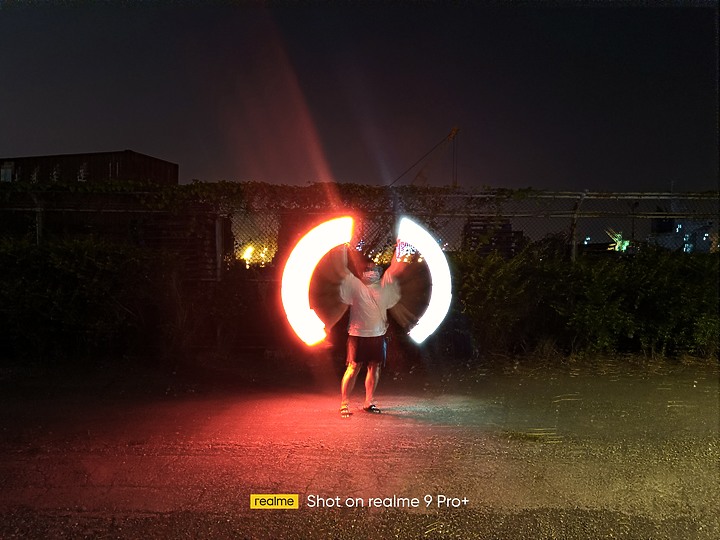 『夜色恣意 光影相隨』Realme 9 Pro+ 開箱攝影分享