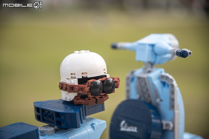 樂高 LEGO 10298 Vespa 125|忠於原貌的義式浪漫風情!