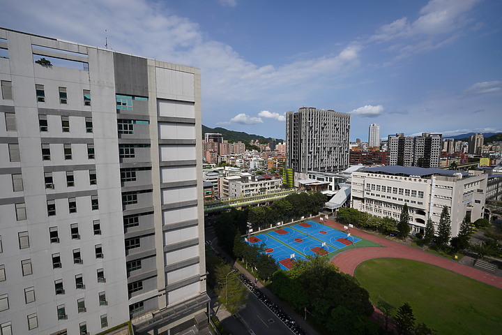 Sony FE PZ 16-35mm f/4 G 評測報告｜353g 輕量超廣角 電動變焦加持攝錄都行！
