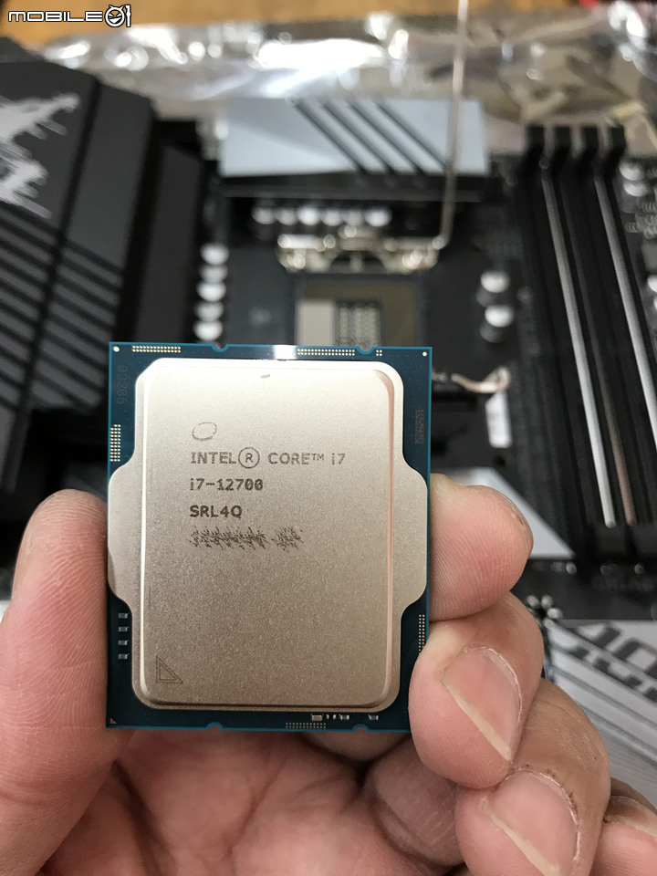點我看大圖 技嘉Z690M AORUS ELITE DDR4 滿滿的Gen4SSD 3插槽 雞排主機板 簡單開箱
