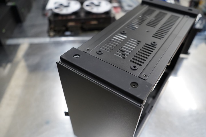 LIAN LI 聯力 A4-H2O 迷你 ITX 機殼 魔術大空間