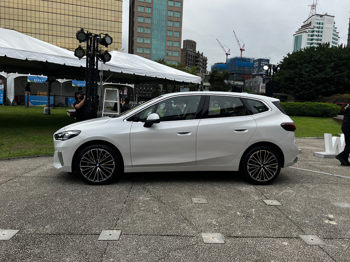 220i at 佈展中