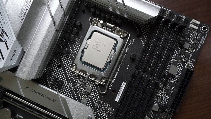 【組裝】堂弟的第一台電競桌機!! 火鳥 風魅影2022、ROG B660-A組裝紀錄篇