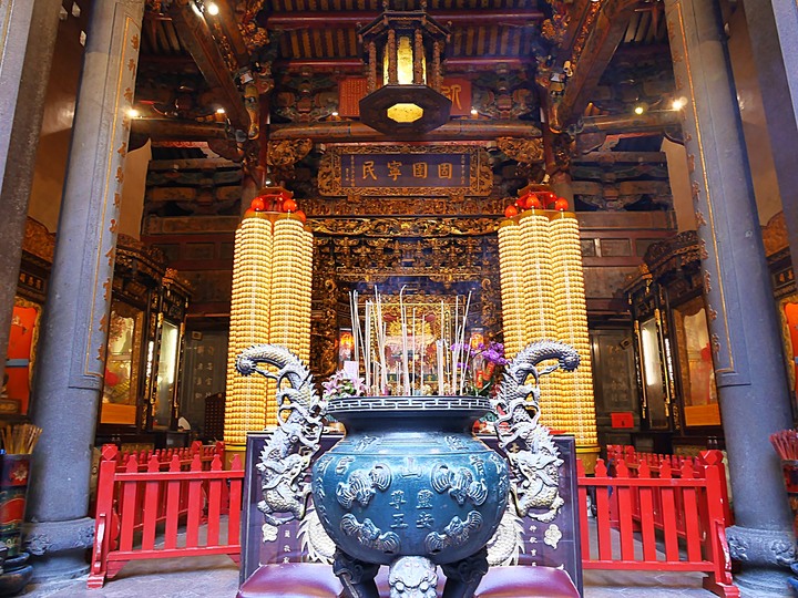 艋舺青山宮、朝北醫院、艋舺清水巖、萬華區史展示中心 — 艋舺市街散步之二