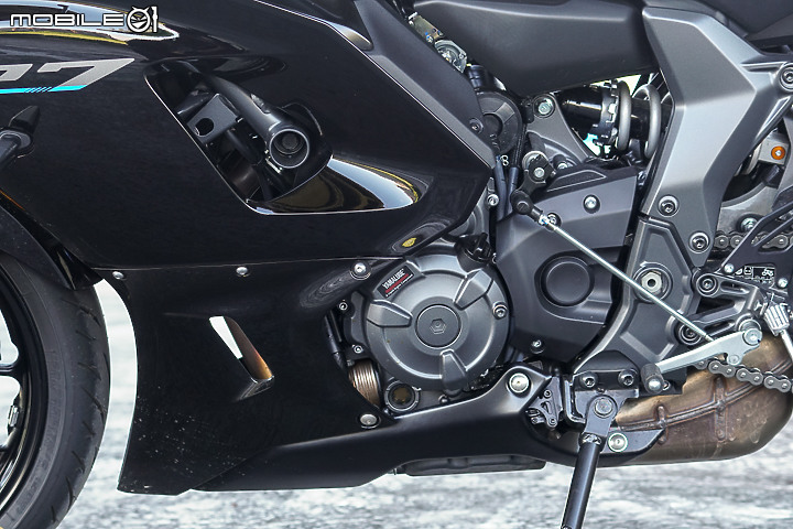 YAMAHA YZF-R7 試駕｜正統賽道騎乘設定 雙缸也能有樂趣