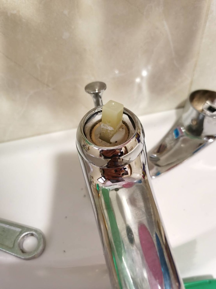 水龍頭飾蓋轉不開...求救!!