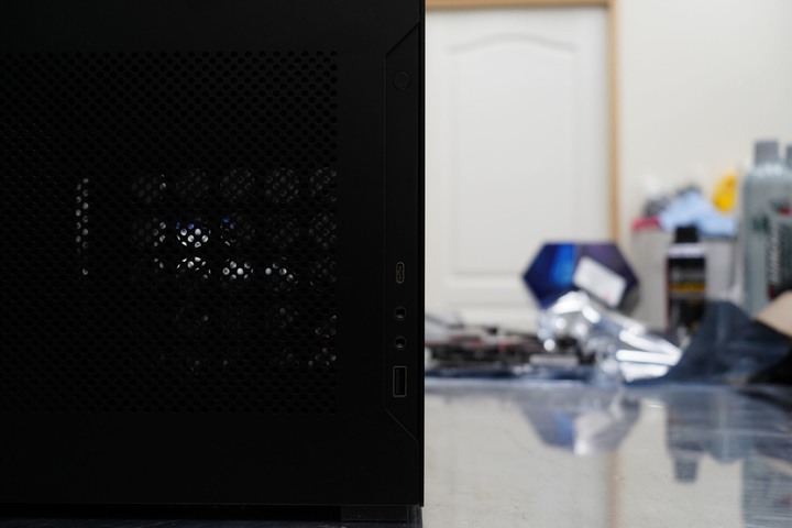 LIAN LI 聯力 A4-H2O 迷你 ITX 機殼 魔術大空間