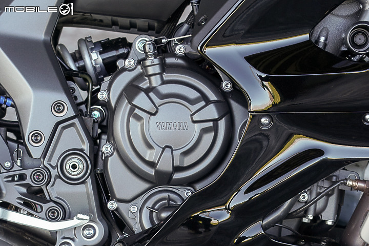 YAMAHA YZF-R7 試駕｜正統賽道騎乘設定 雙缸也能有樂趣