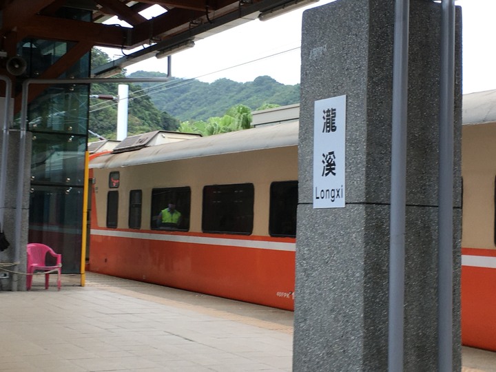 藍皮解憂號觀光列車(台東-枋寮)騎遊金崙