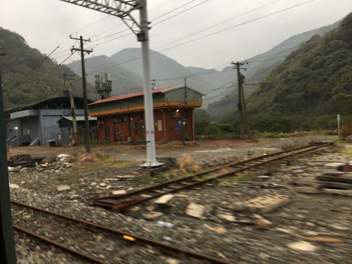 藍皮解憂號觀光列車(台東-枋寮)騎遊金崙