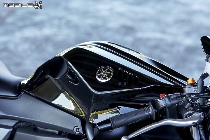 YAMAHA YZF-R7 試駕｜正統賽道騎乘設定 雙缸也能有樂趣