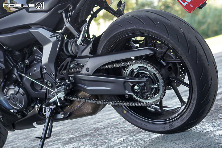 YAMAHA YZF-R7 試駕｜正統賽道騎乘設定 雙缸也能有樂趣