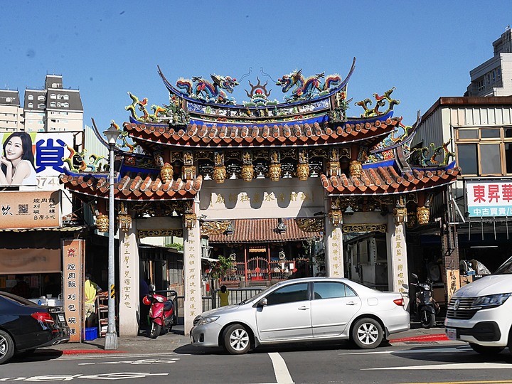 艋舺青山宮、朝北醫院、艋舺清水巖、萬華區史展示中心 — 艋舺市街散步之二