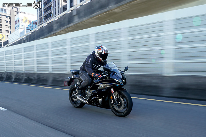 YAMAHA YZF-R7 試駕|正統賽道騎乘設定 雙缸也能有樂趣