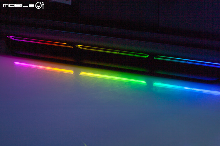 CORSAIR iCUE 5000T RGB 機殼開箱實裝 以滿滿燈效設計打造個人絢爛風格