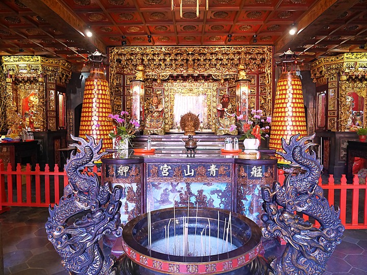 艋舺青山宮、朝北醫院、艋舺清水巖、萬華區史展示中心 — 艋舺市街散步之二