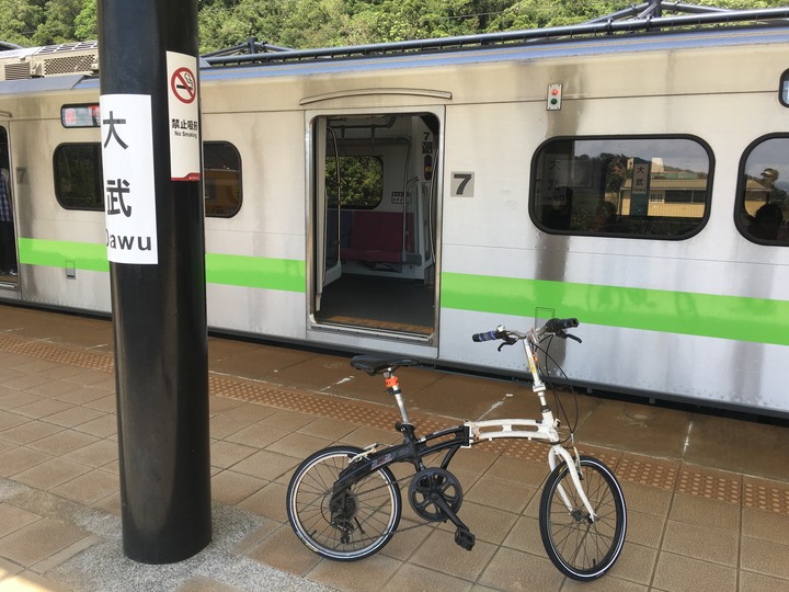 搭EMU900最美區間車-騎遊台東大武之旅