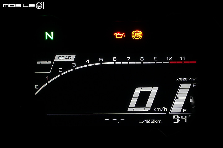 YAMAHA YZF-R7 試駕｜正統賽道騎乘設定 雙缸也能有樂趣