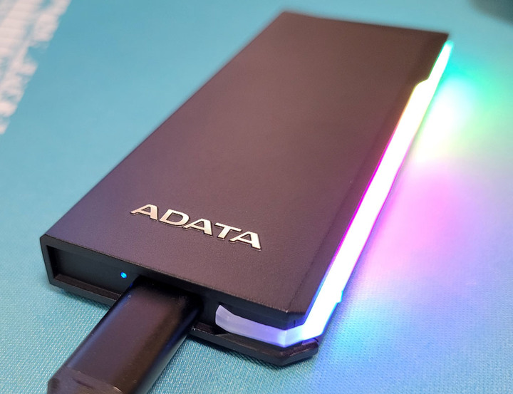 ADATA EC700G M.2 NVMe/SATA兩用SSD外接盒簡介及測試