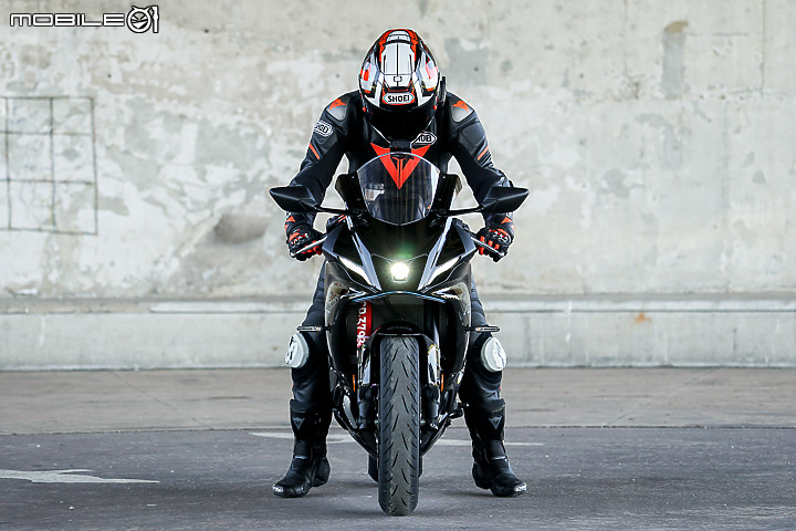 YAMAHA YZF-R7 試駕｜正統賽道騎乘設定 雙缸也能有樂趣