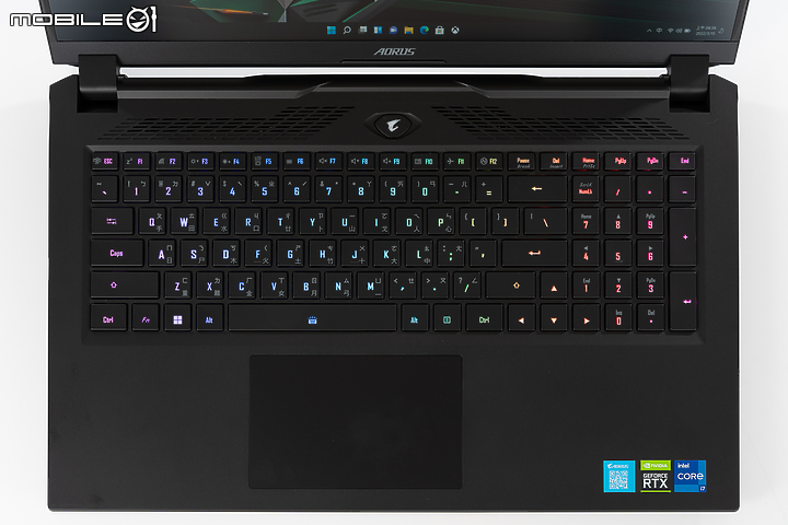 GIGABYTE AORUS 17 YE5 實機測試｜頂規筆電獨顯帶來快意效能