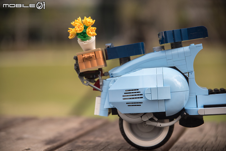 樂高 LEGO 10298 Vespa 125|忠於原貌的義式浪漫風情!