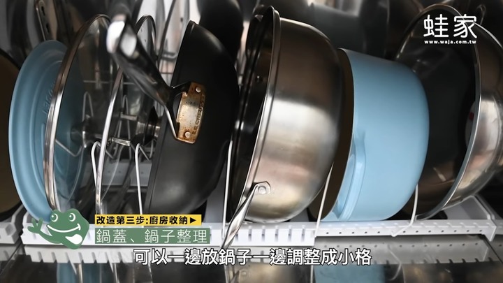 第一次DIY就上手！老廚房大改造，換壁紙、加收納，變身優雅白系廚房