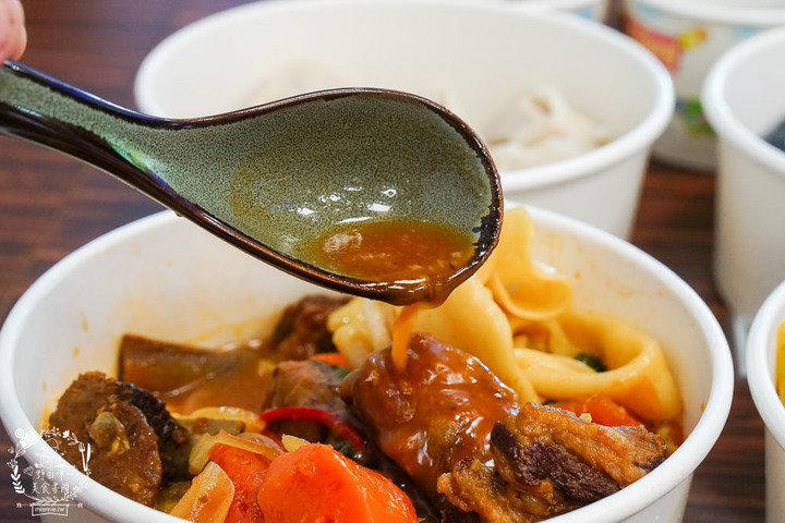 高雄真男饌品疆食堂!聘請新疆廚師製作道地皮帶麵!飽滿水餃一顆抵兩顆? 轉載 - 野田咩美食書國