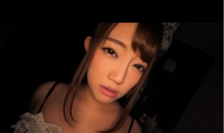 想知道這位女優是誰