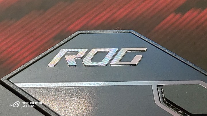 (簡單雙開箱)-ROG顯示卡支撐架