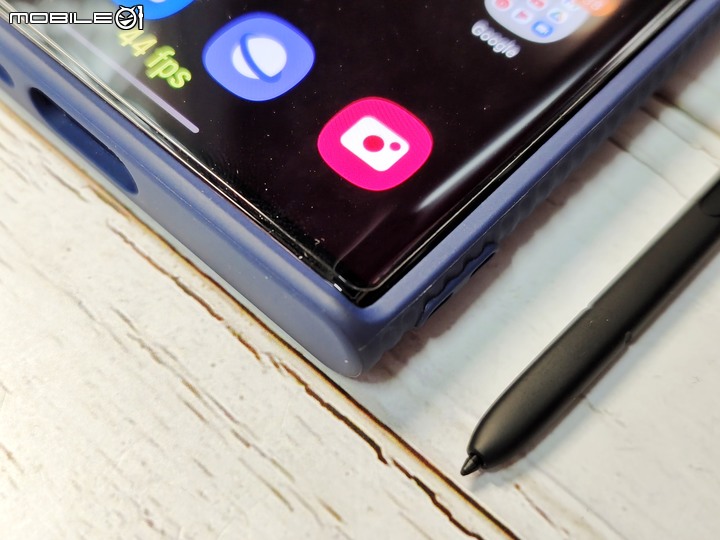 Samsung S22 Ultra UV膠玻璃貼 – ZEELOT 玻璃貼安裝實測，指紋辨識快速、螢幕順滑