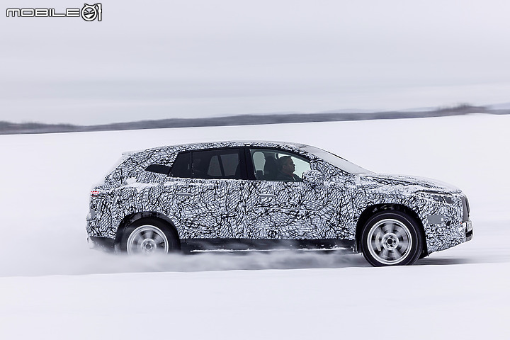 【海外新訊】Mercedes-Benz釋出EQS SUV最終測試照,預告4/19正式發表!